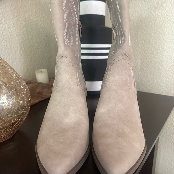 New! Indigo Beige Heeled Western Boots - Picture 3 of 6